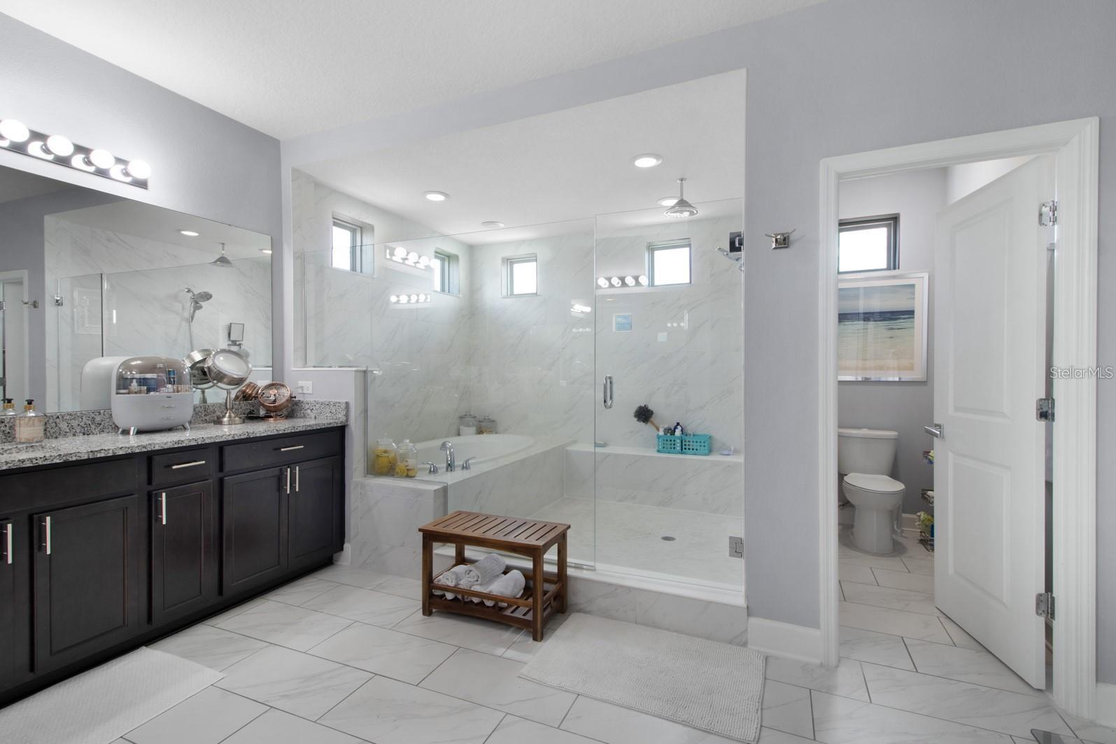 Listing photo id 41 for 4371 Summer Breeze Way