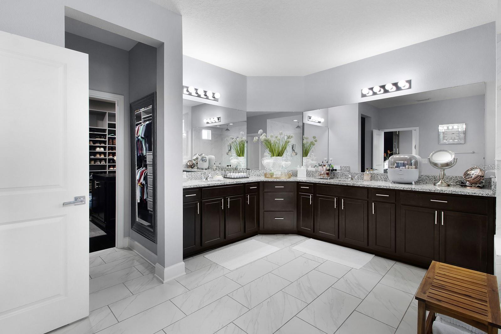 Listing photo id 42 for 4371 Summer Breeze Way