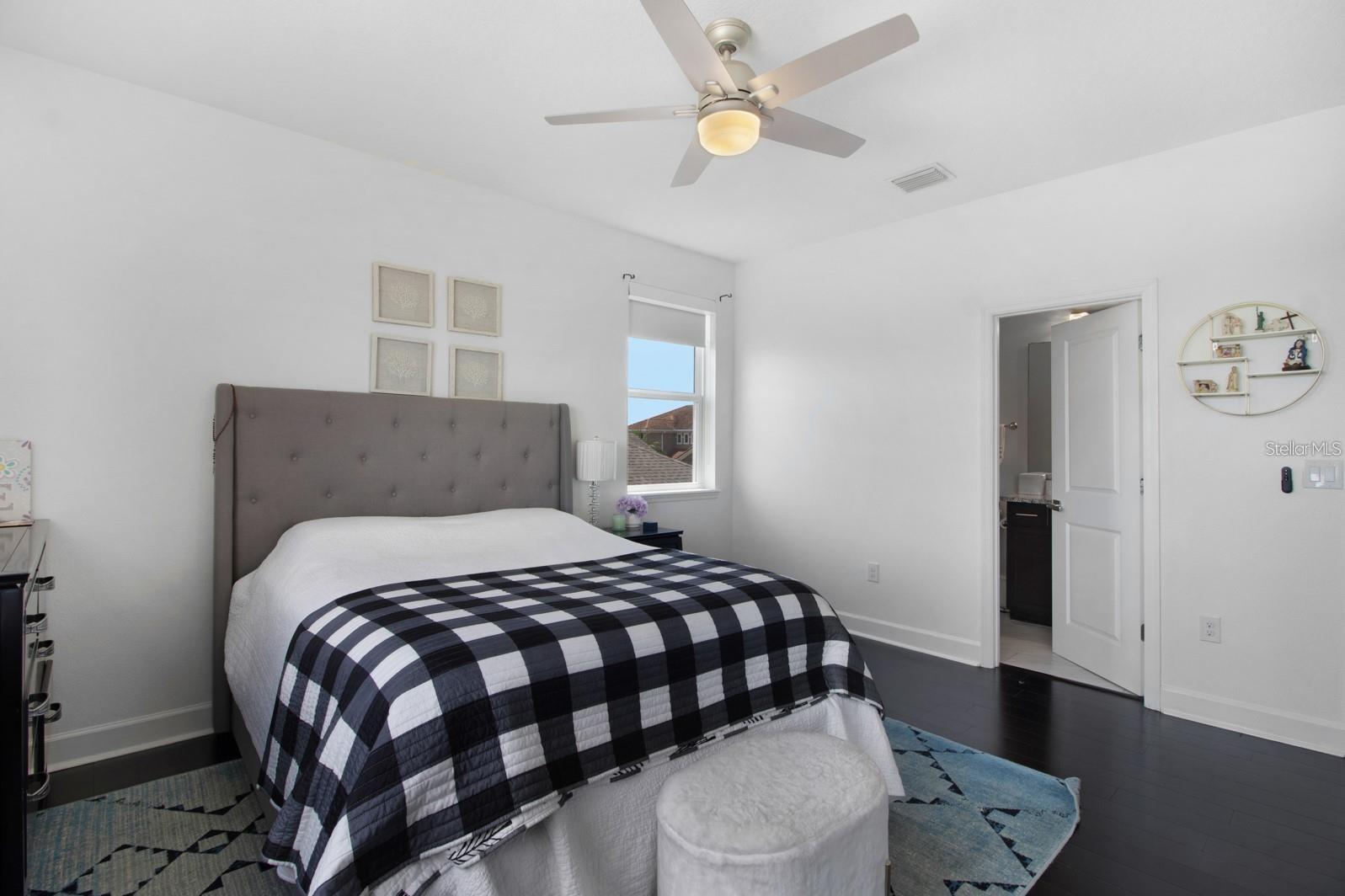 Listing photo id 44 for 4371 Summer Breeze Way