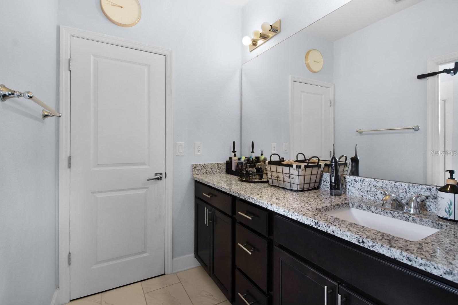 Listing photo id 48 for 4371 Summer Breeze Way