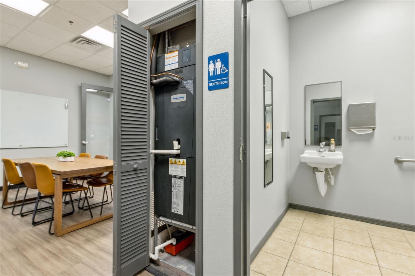 Image 10 of 12 For 2035 Howell Branch Road 1080