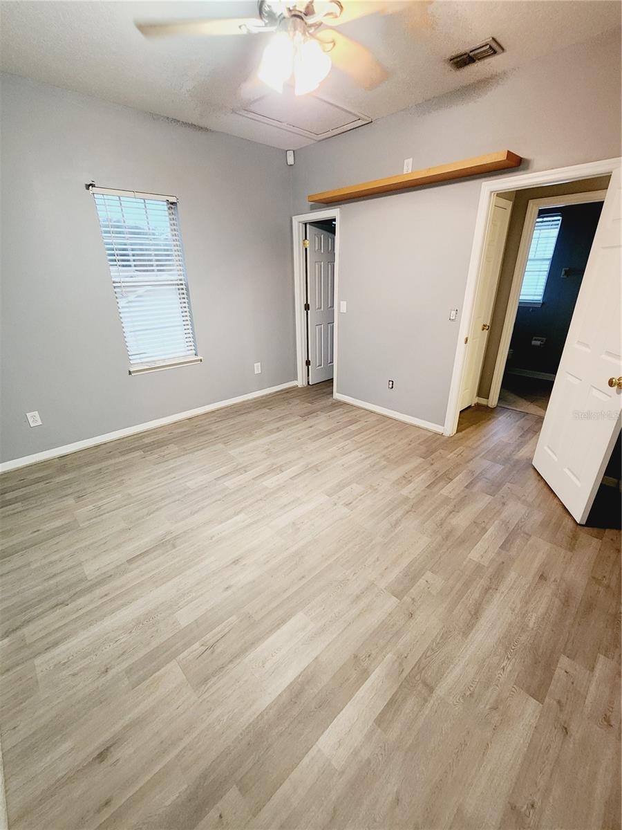 Image 15 of 18 For 1014 Persimmon Street B