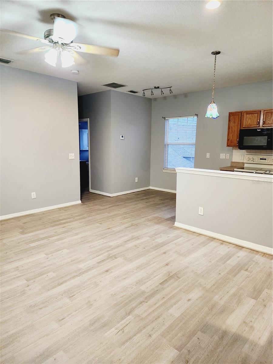 Image 4 of 18 For 1014 Persimmon Street B