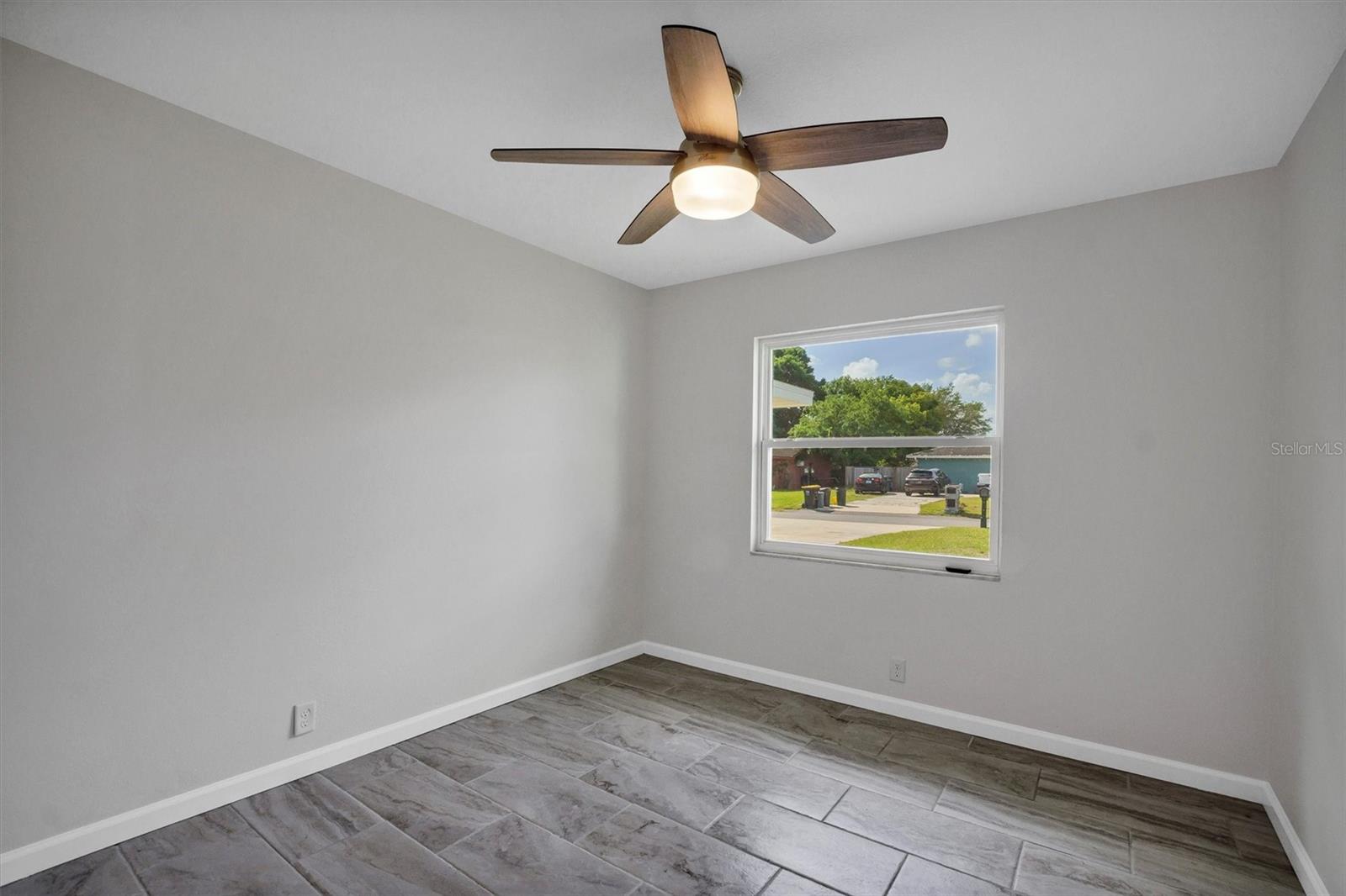 Image 17 of 35 For 120 Sandburg Lane