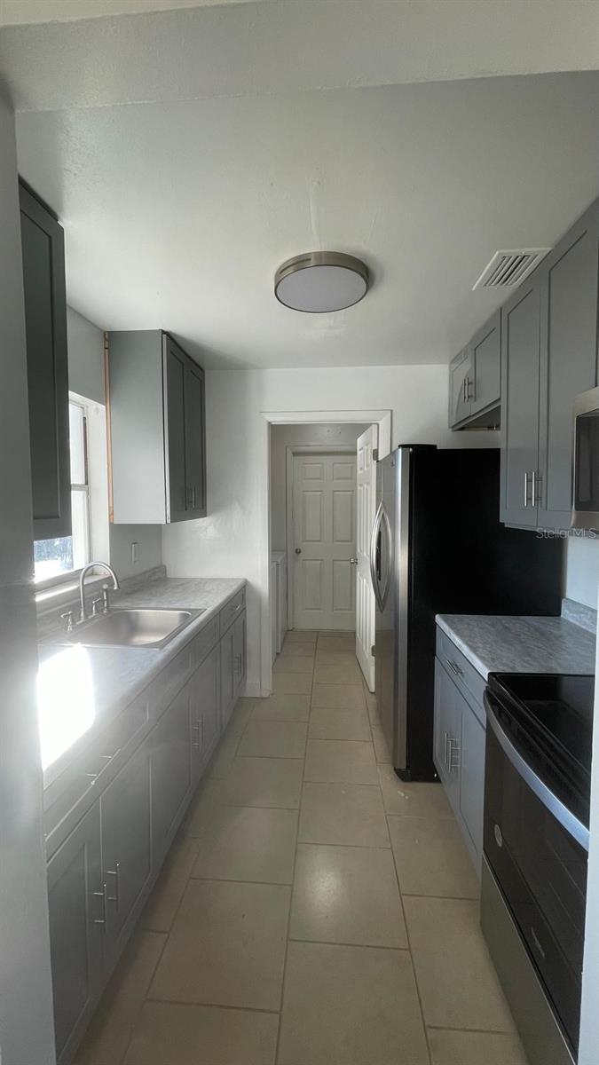 Image 4 of 9 For 2633 Beal Street