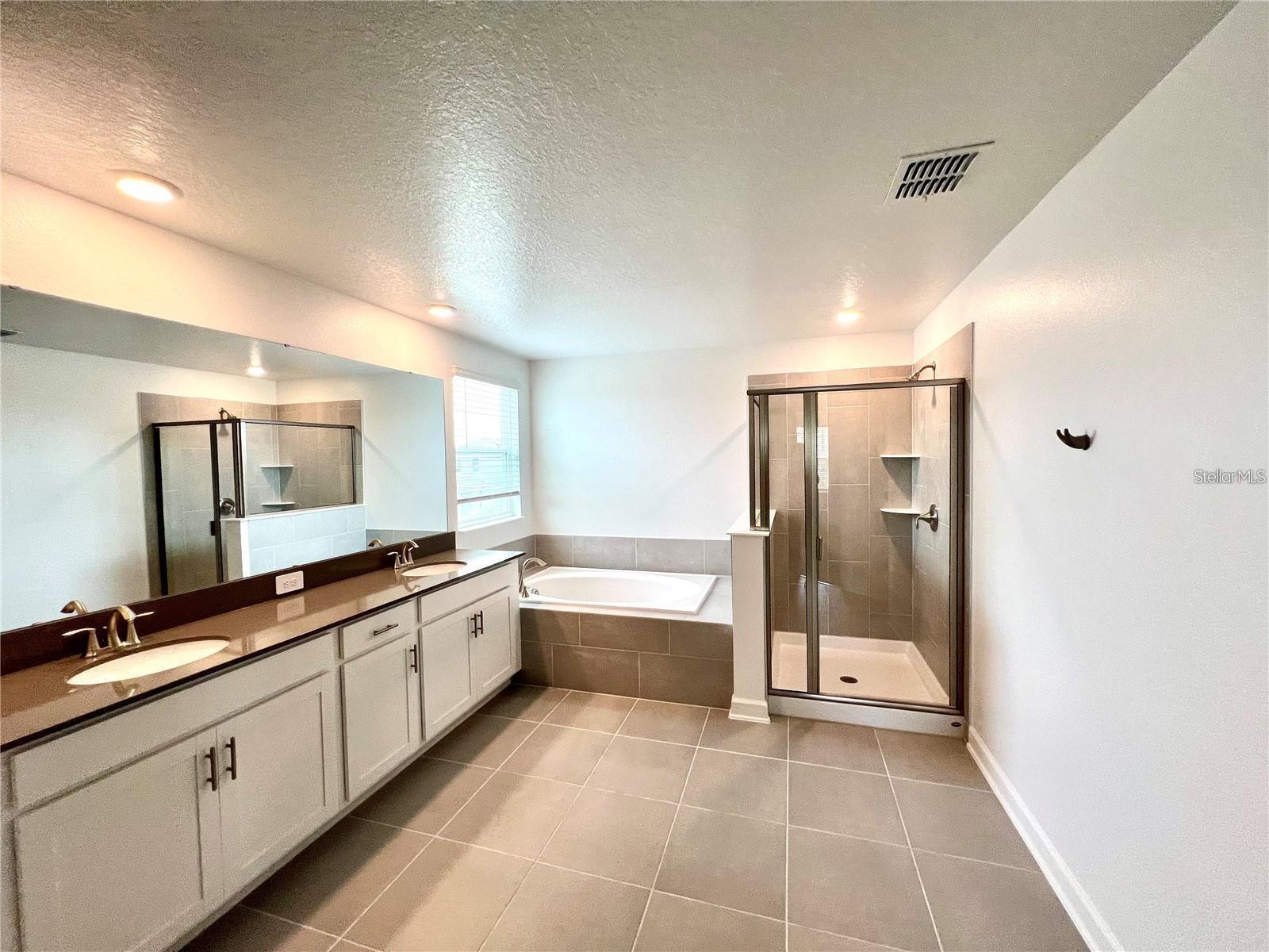 Image 14 of 33 For 11701 Language Way