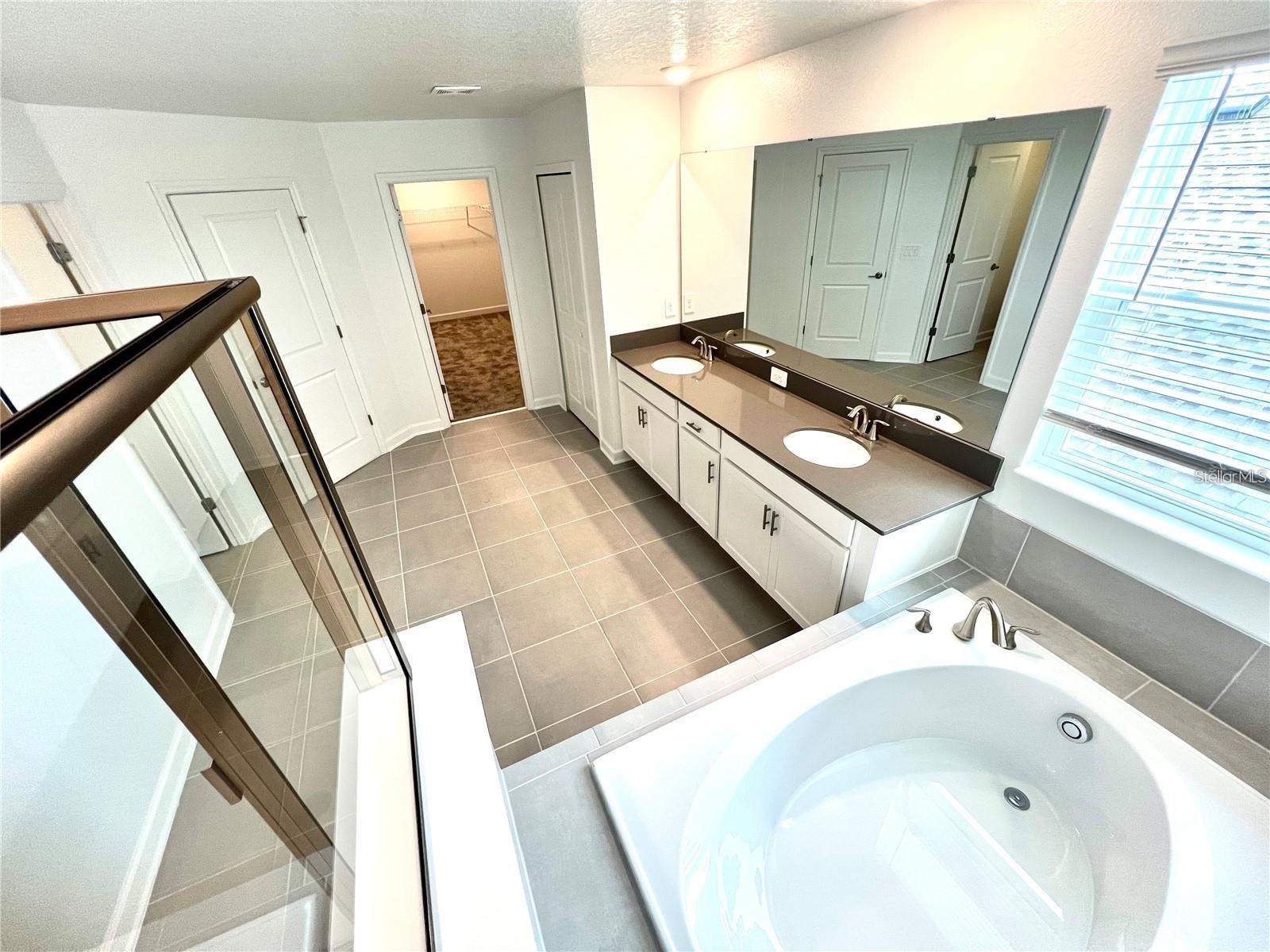 Image 15 of 33 For 11701 Language Way