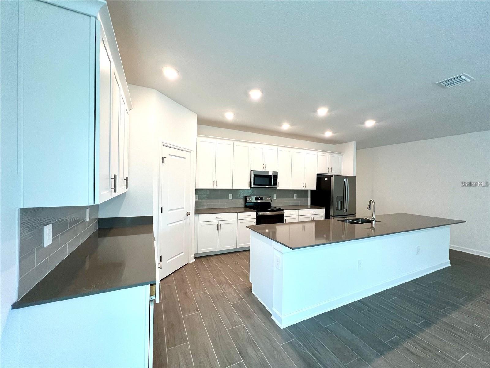 Image 7 of 33 For 11701 Language Way