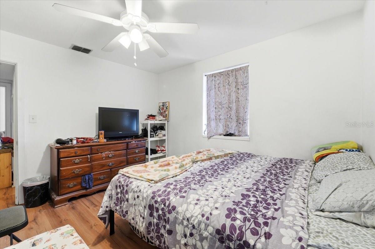 Image 15 of 31 For 104 14th Street Se