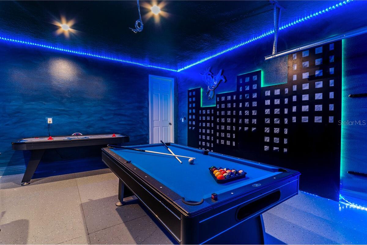 Listing photo id 3 for 8951 Hilton Ridge Avenue