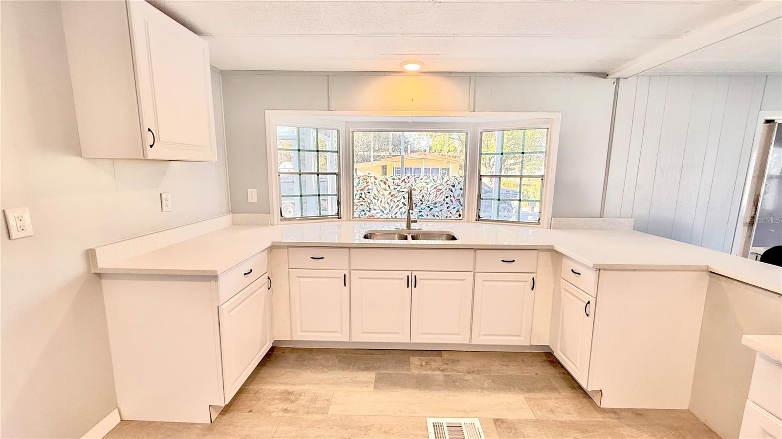 Image 4 of 18 For 202 Caloosa Lake Circle S