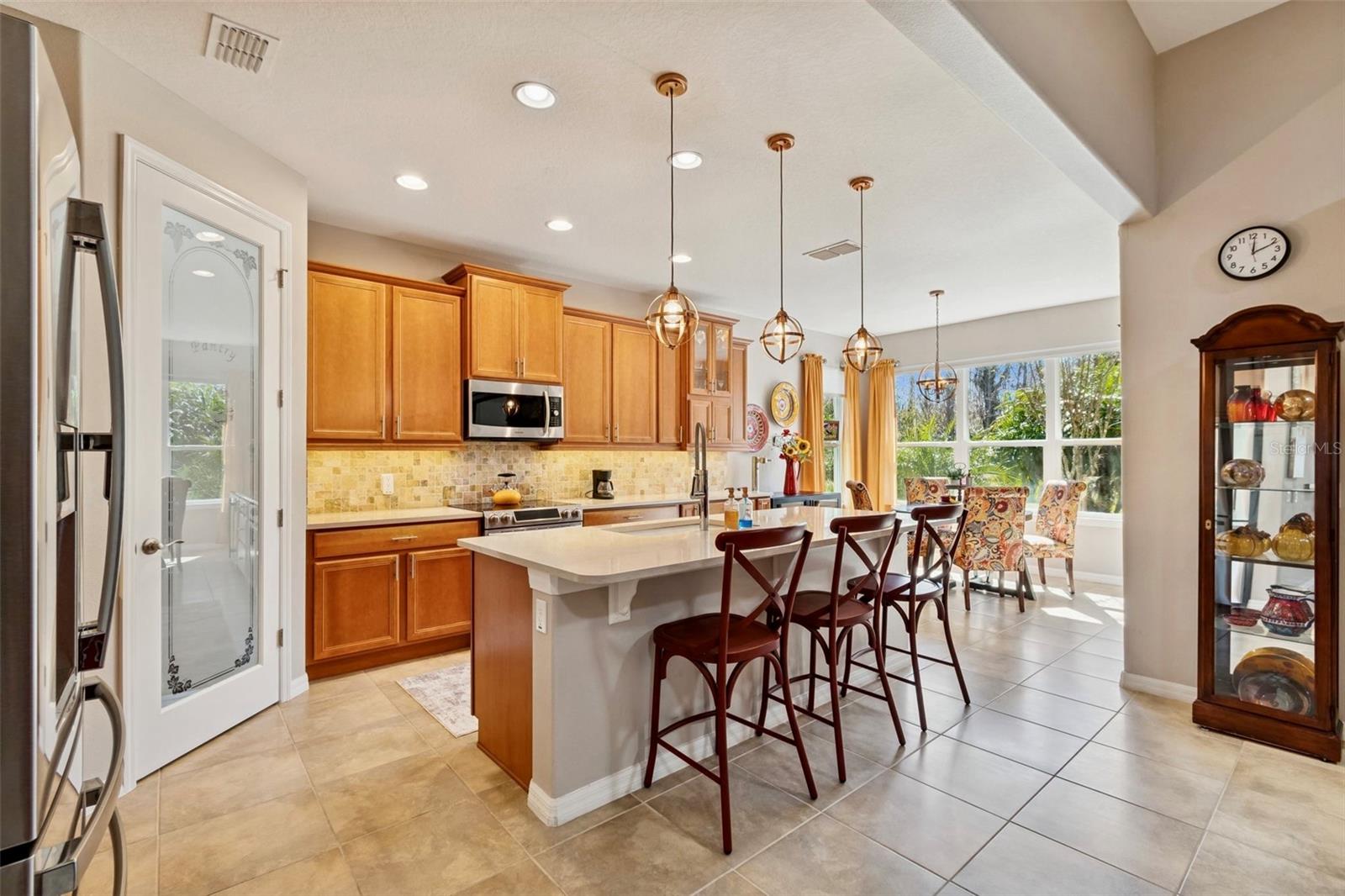 Image 12 of 75 For 825 San Raphael St