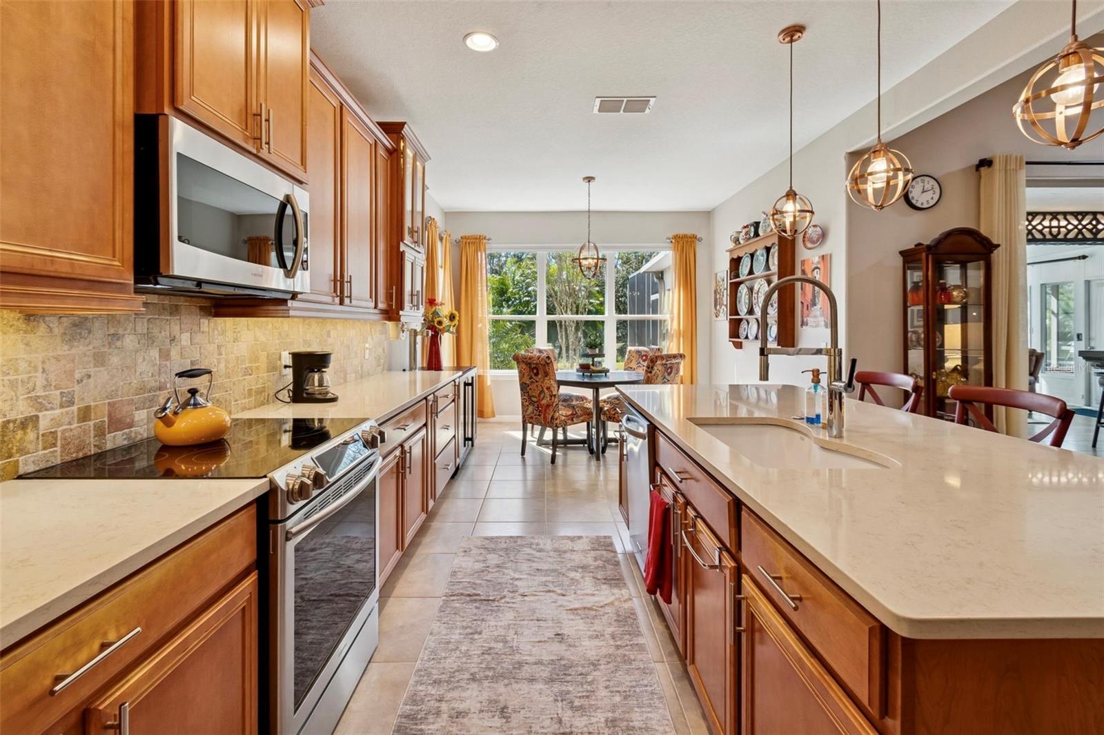 Image 13 of 75 For 825 San Raphael St