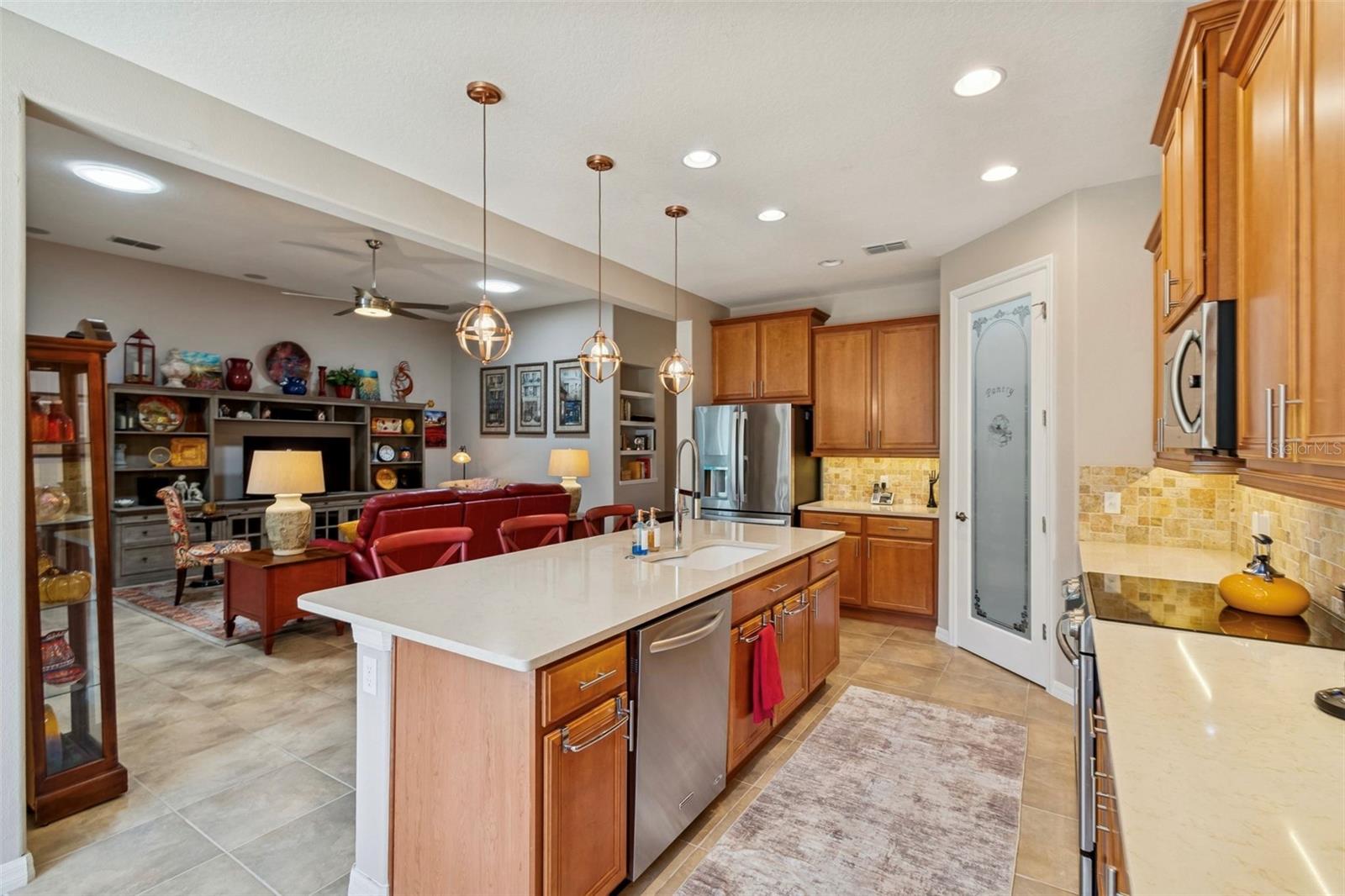 Image 15 of 75 For 825 San Raphael St