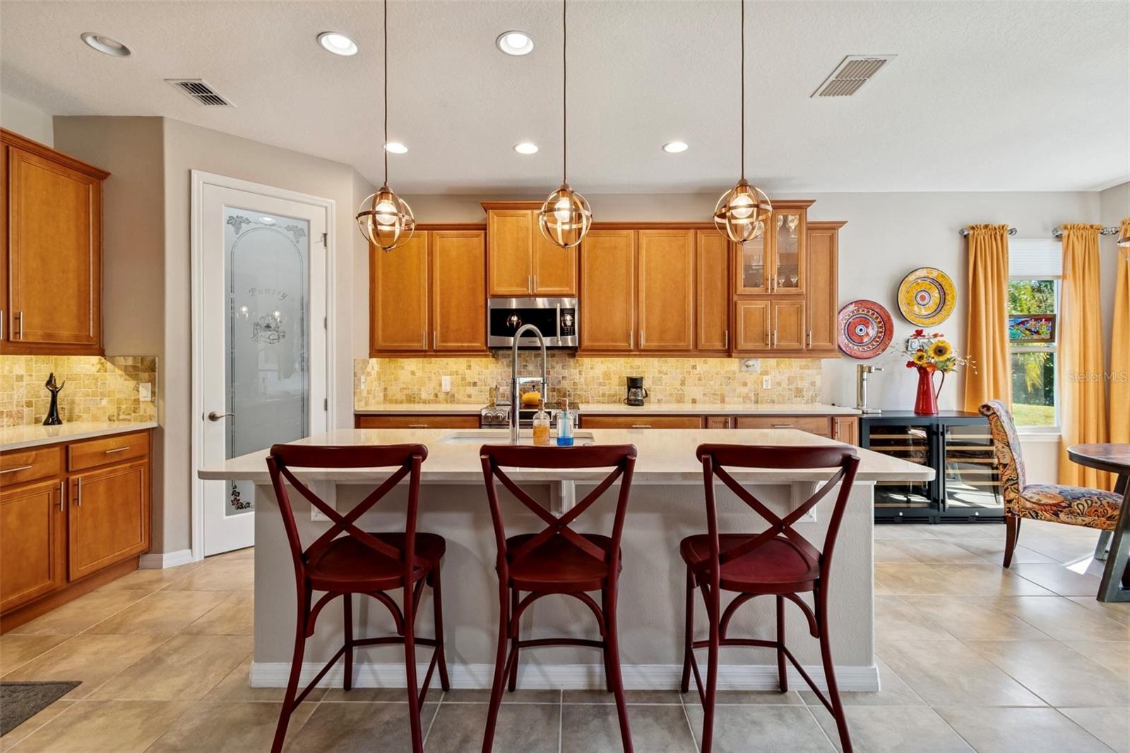 Image 18 of 75 For 825 San Raphael St