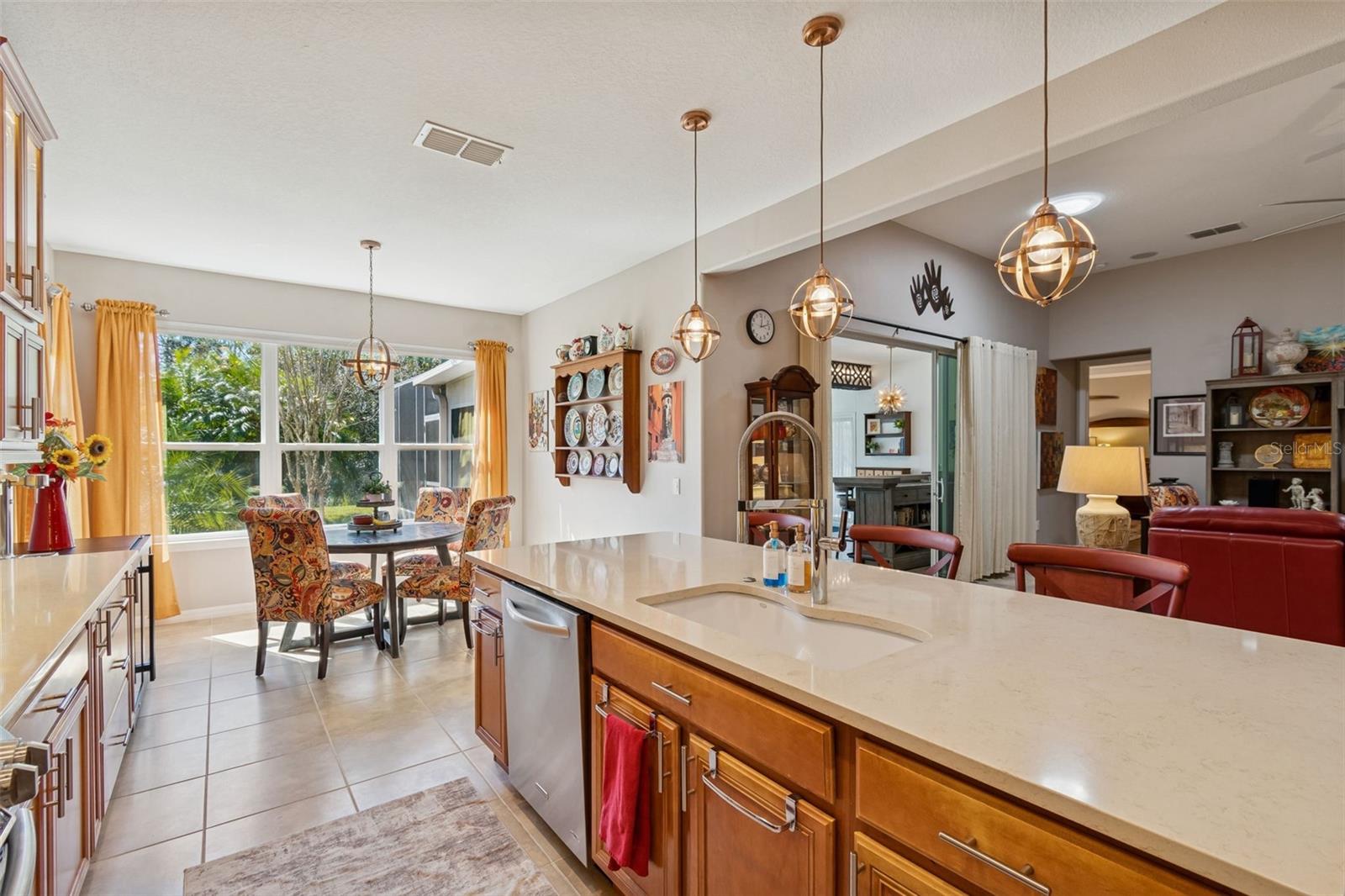 Image 19 of 75 For 825 San Raphael St