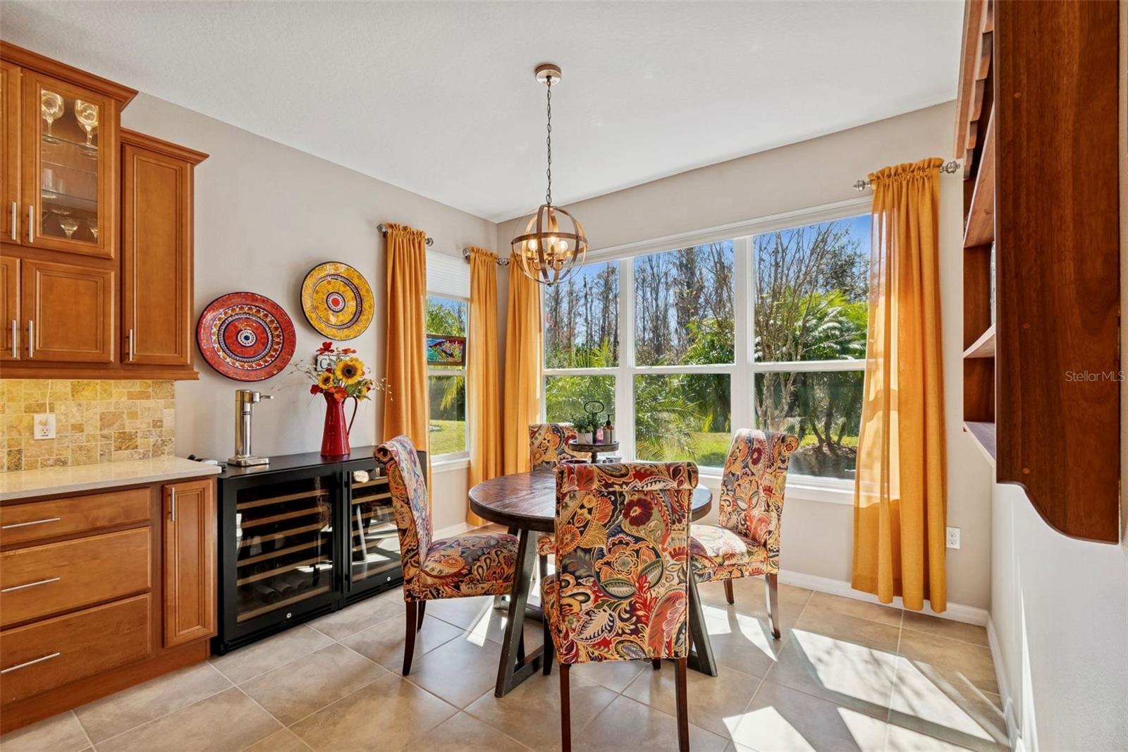 Image 20 of 75 For 825 San Raphael St