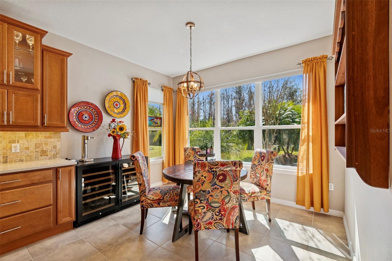 Image 22 of 75 For 825 San Raphael St