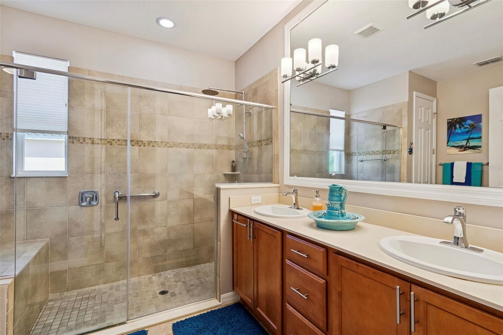 Image 33 of 75 For 825 San Raphael St