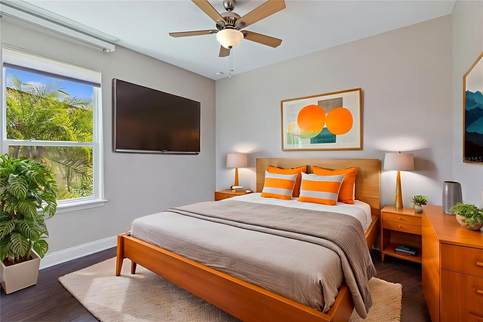 Image 38 of 75 For 825 San Raphael St