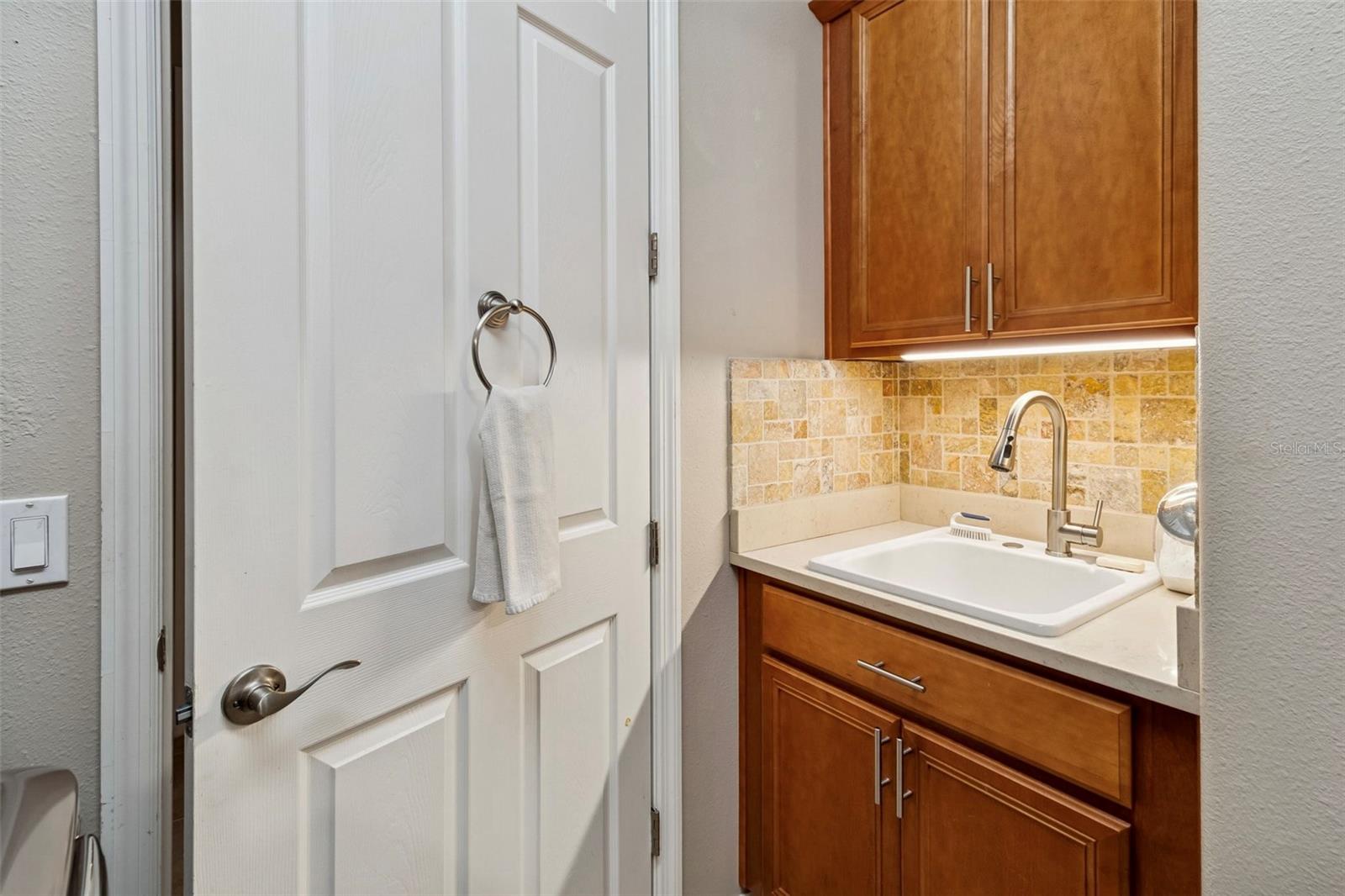 Image 52 of 75 For 825 San Raphael St