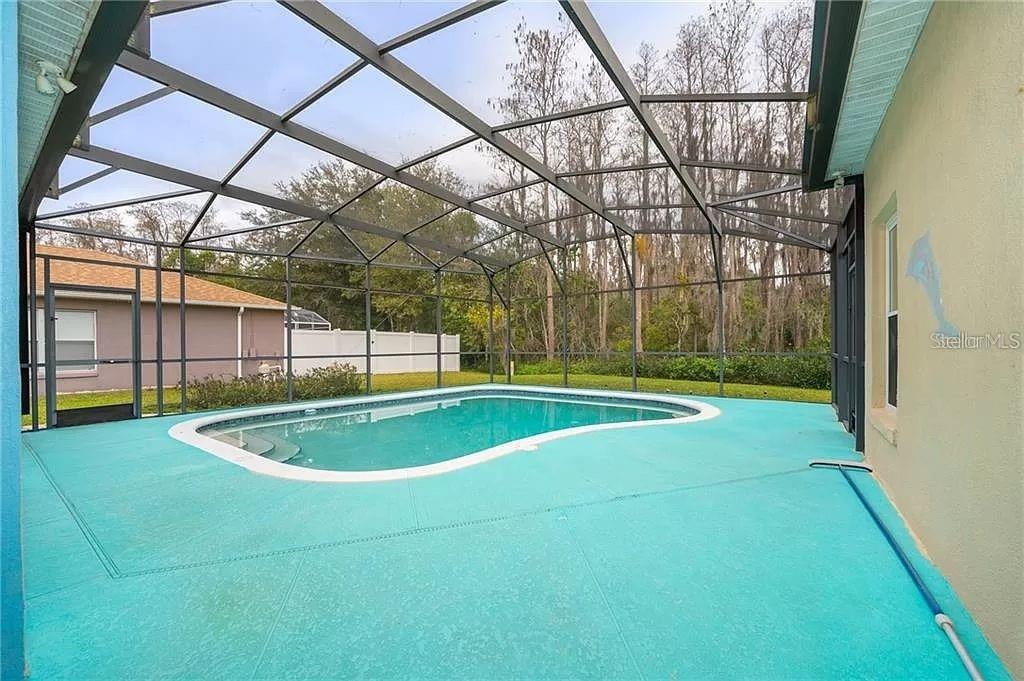 Image 3 of 9 For 519 Pinehurst Cove