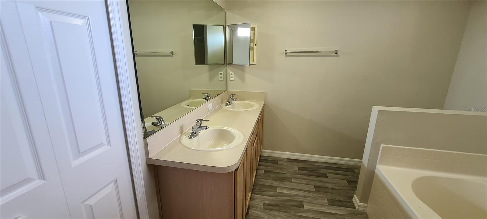 Image 12 of 21 For 1408 Hillsborough Way