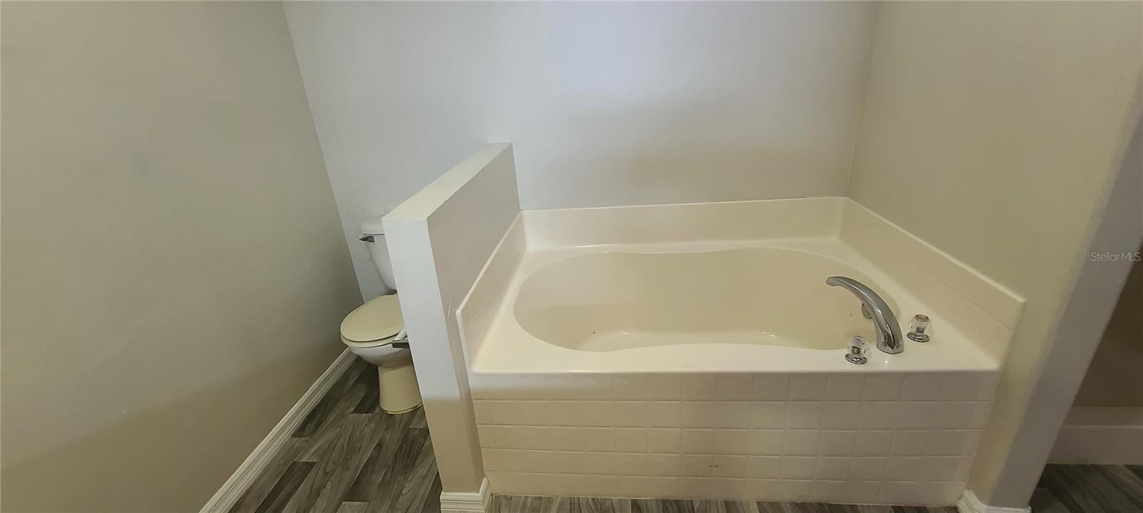 Image 13 of 21 For 1408 Hillsborough Way