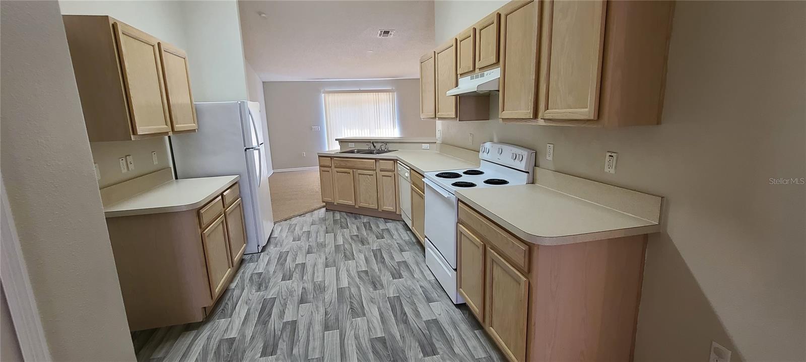 Image 5 of 21 For 1408 Hillsborough Way