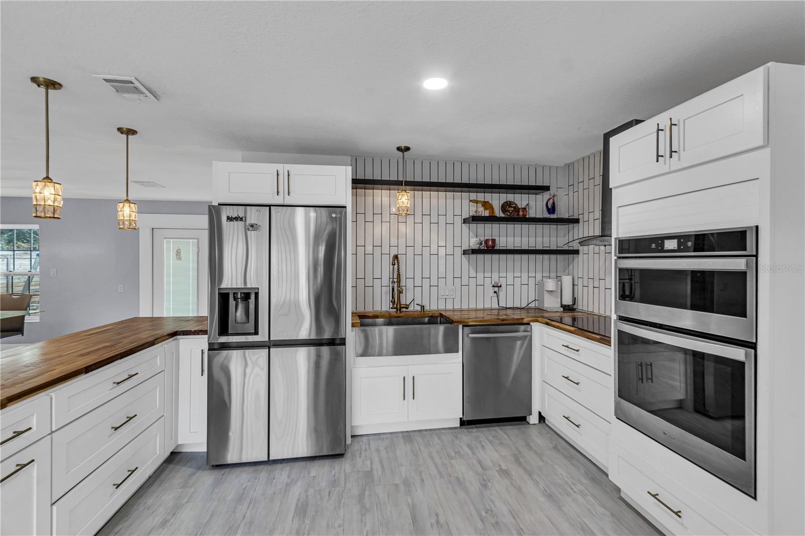 Image 15 of 33 For 6420 Appian Way