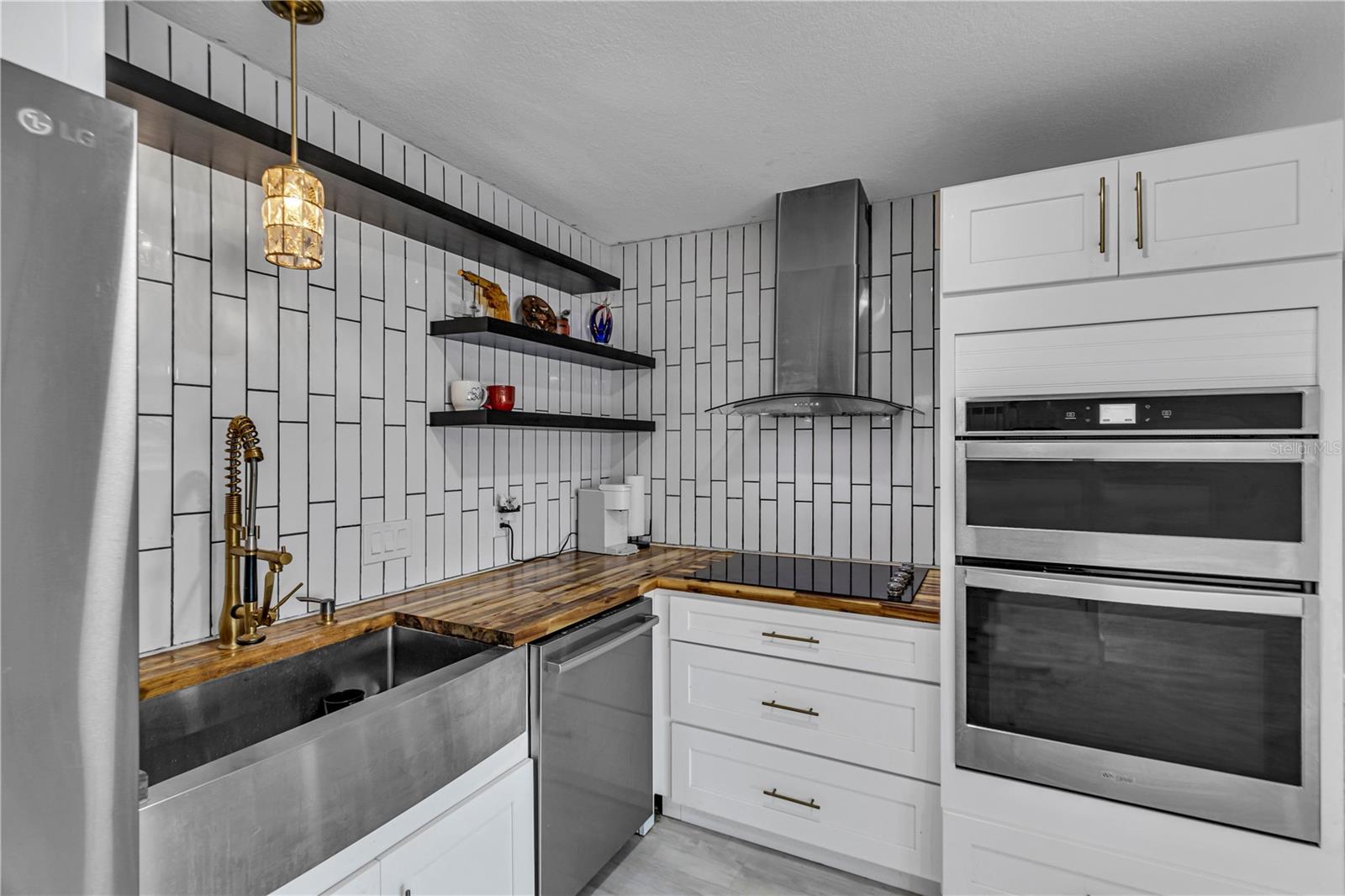 Image 18 of 33 For 6420 Appian Way