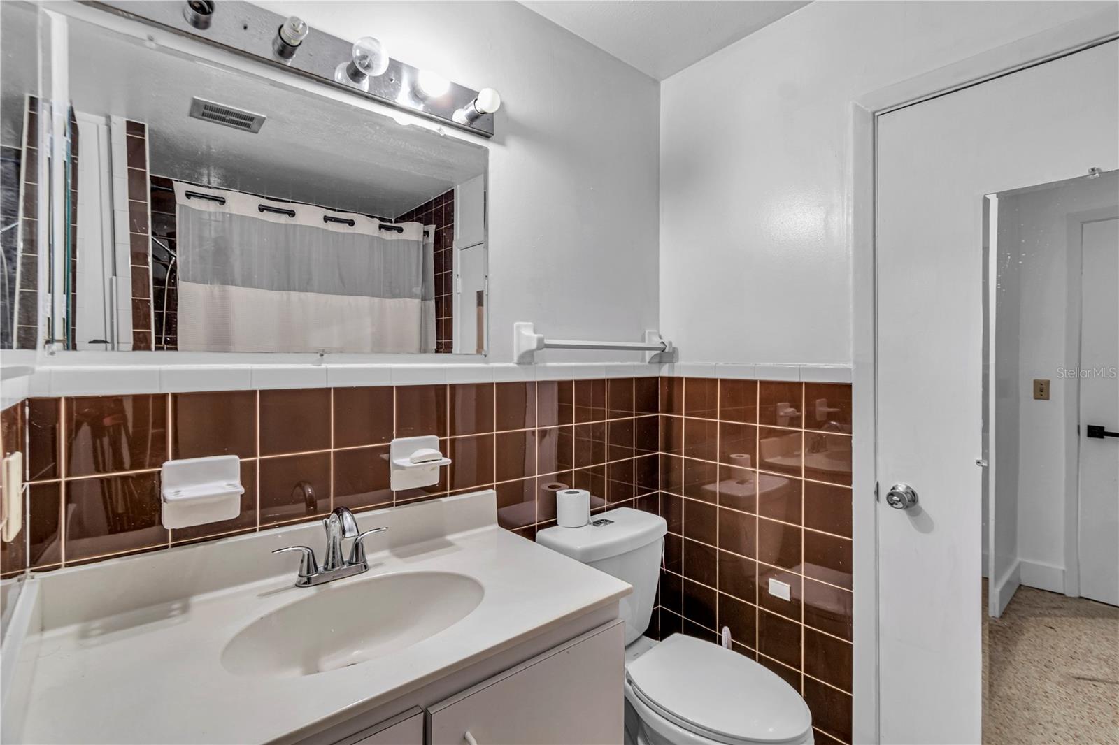 Image 20 of 33 For 6420 Appian Way