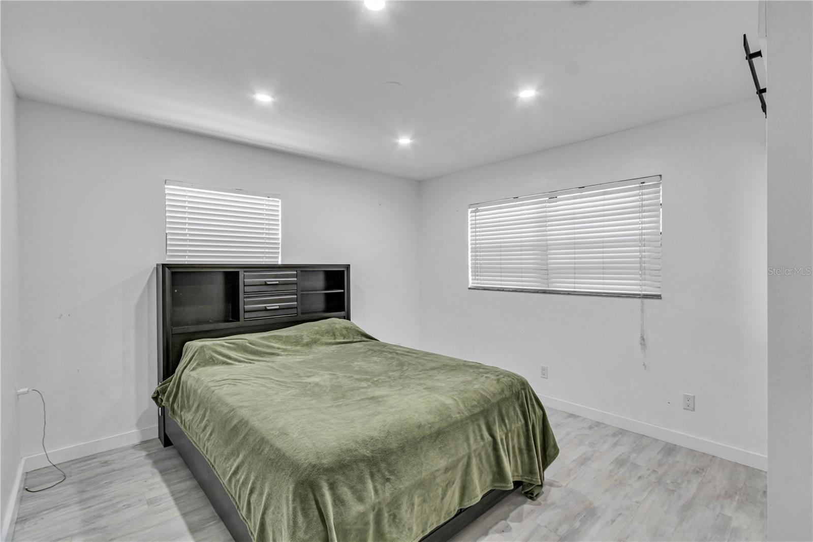 Image 24 of 33 For 6420 Appian Way