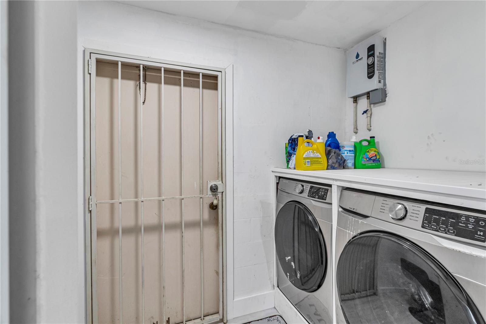 Image 28 of 33 For 6420 Appian Way