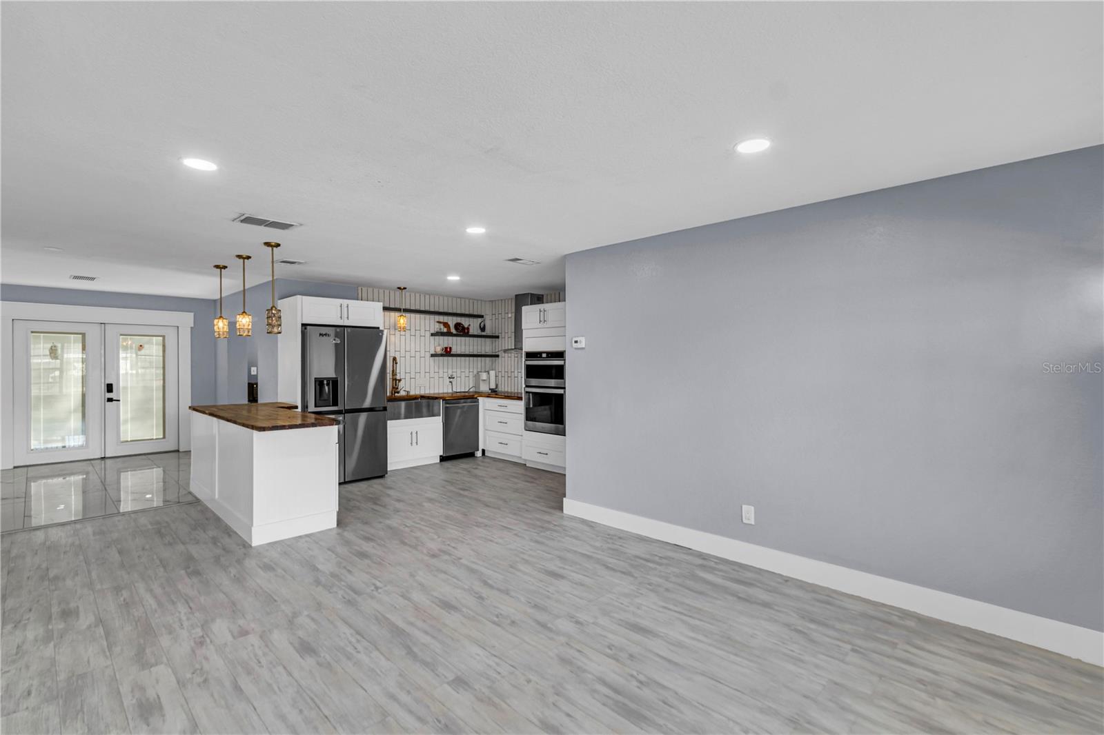 Image 6 of 33 For 6420 Appian Way