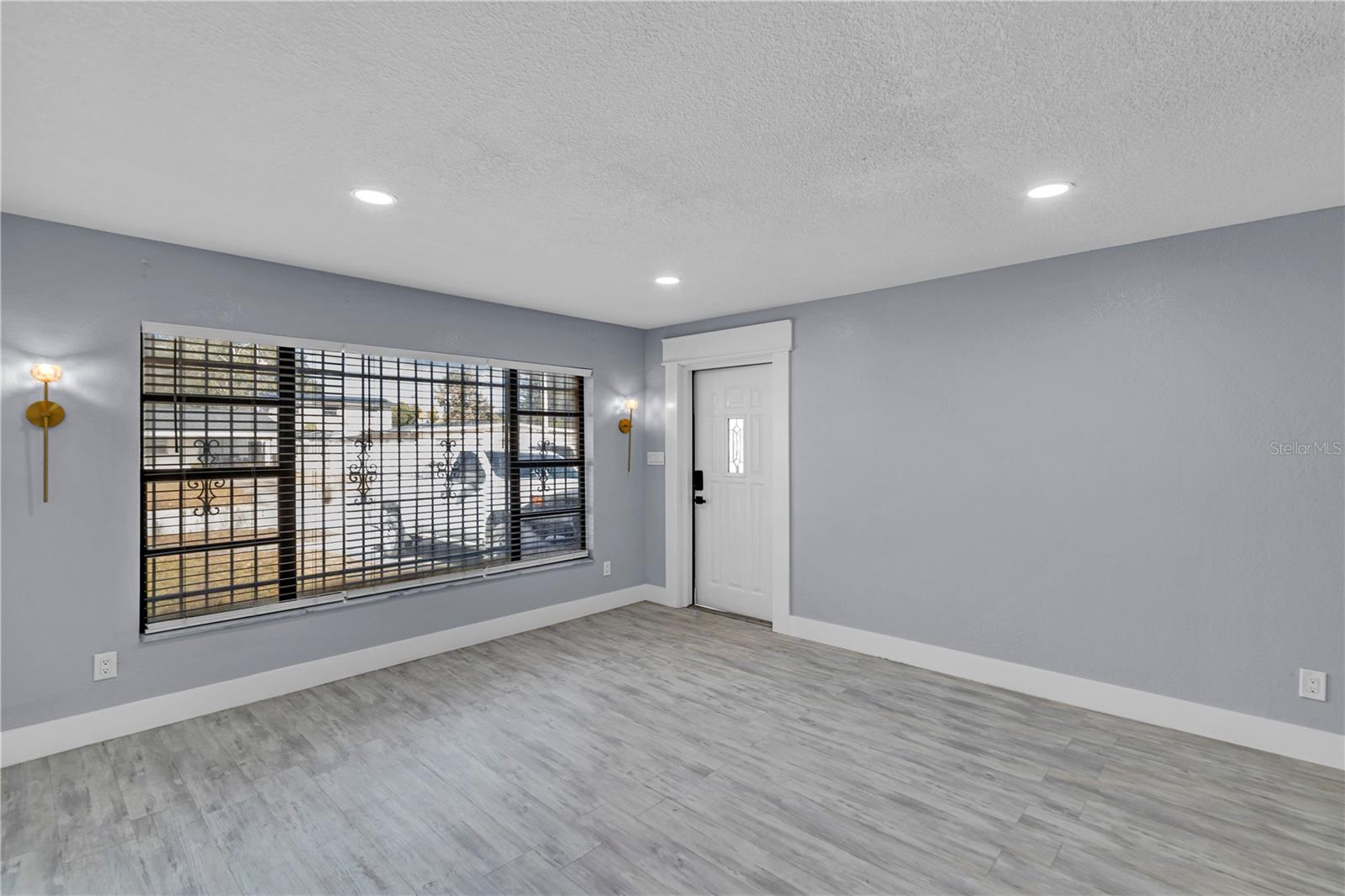 Image 7 of 33 For 6420 Appian Way