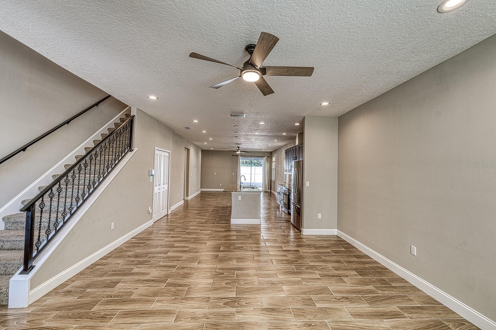 Image 10 of 54 For 6592 Taxiway Circle