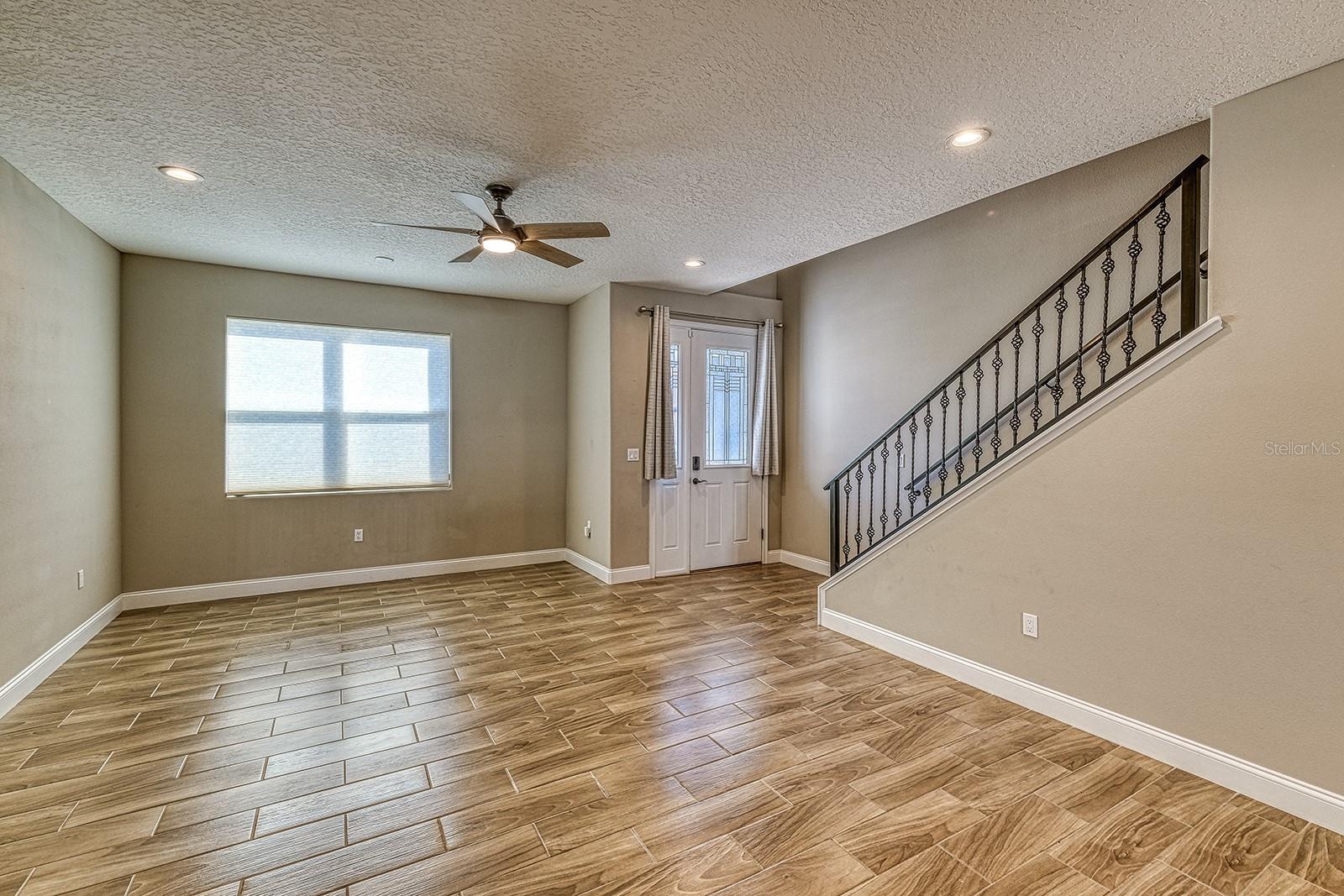 Image 11 of 54 For 6592 Taxiway Circle