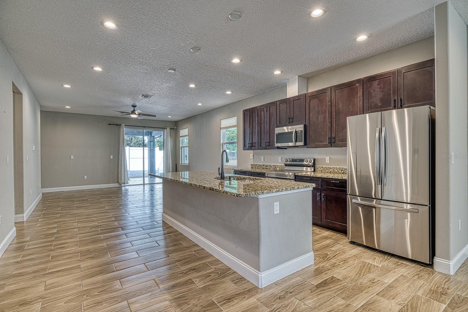 Image 13 of 54 For 6592 Taxiway Circle