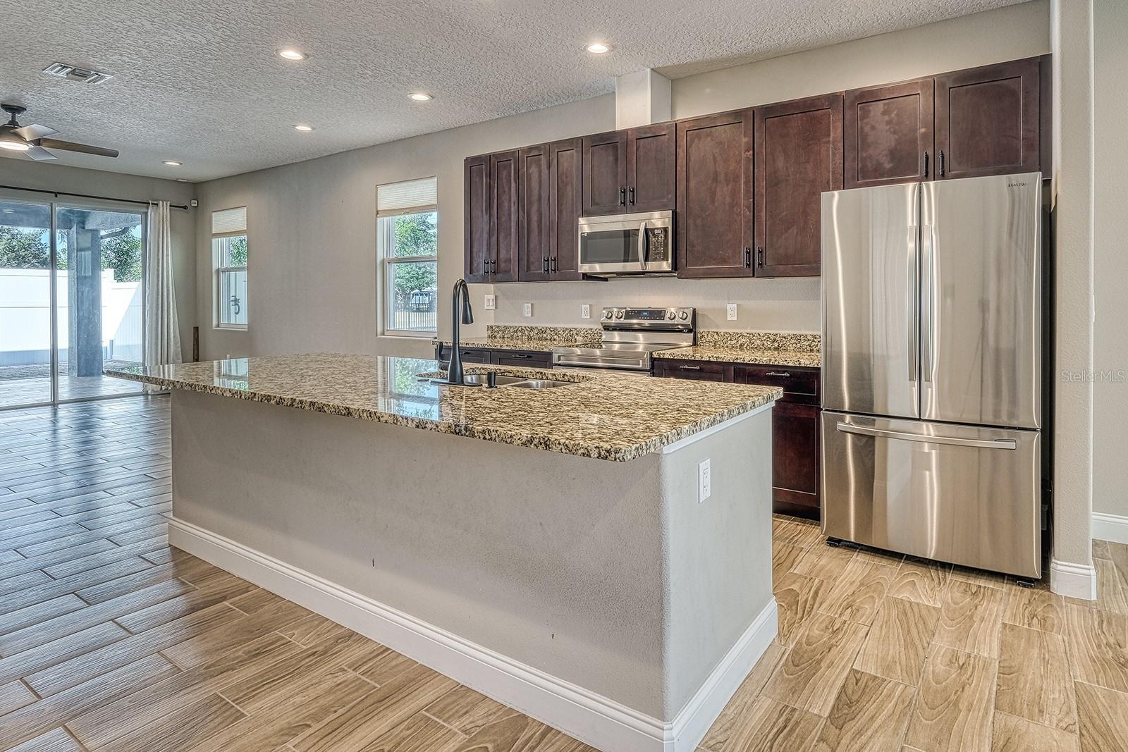 Image 15 of 54 For 6592 Taxiway Circle