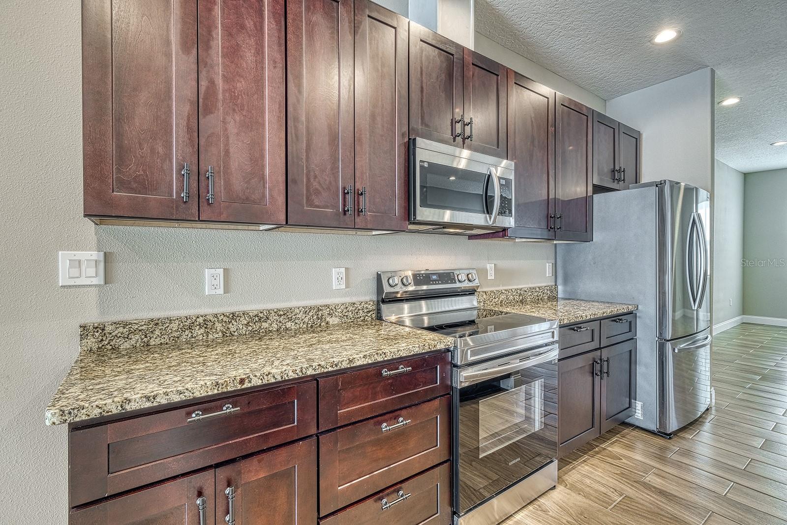 Image 18 of 54 For 6592 Taxiway Circle