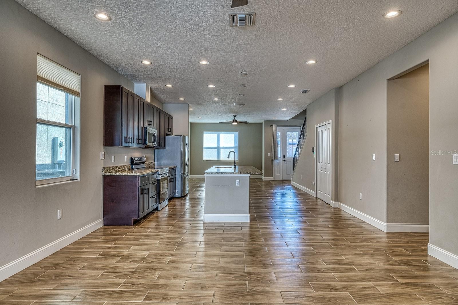 Image 25 of 54 For 6592 Taxiway Circle