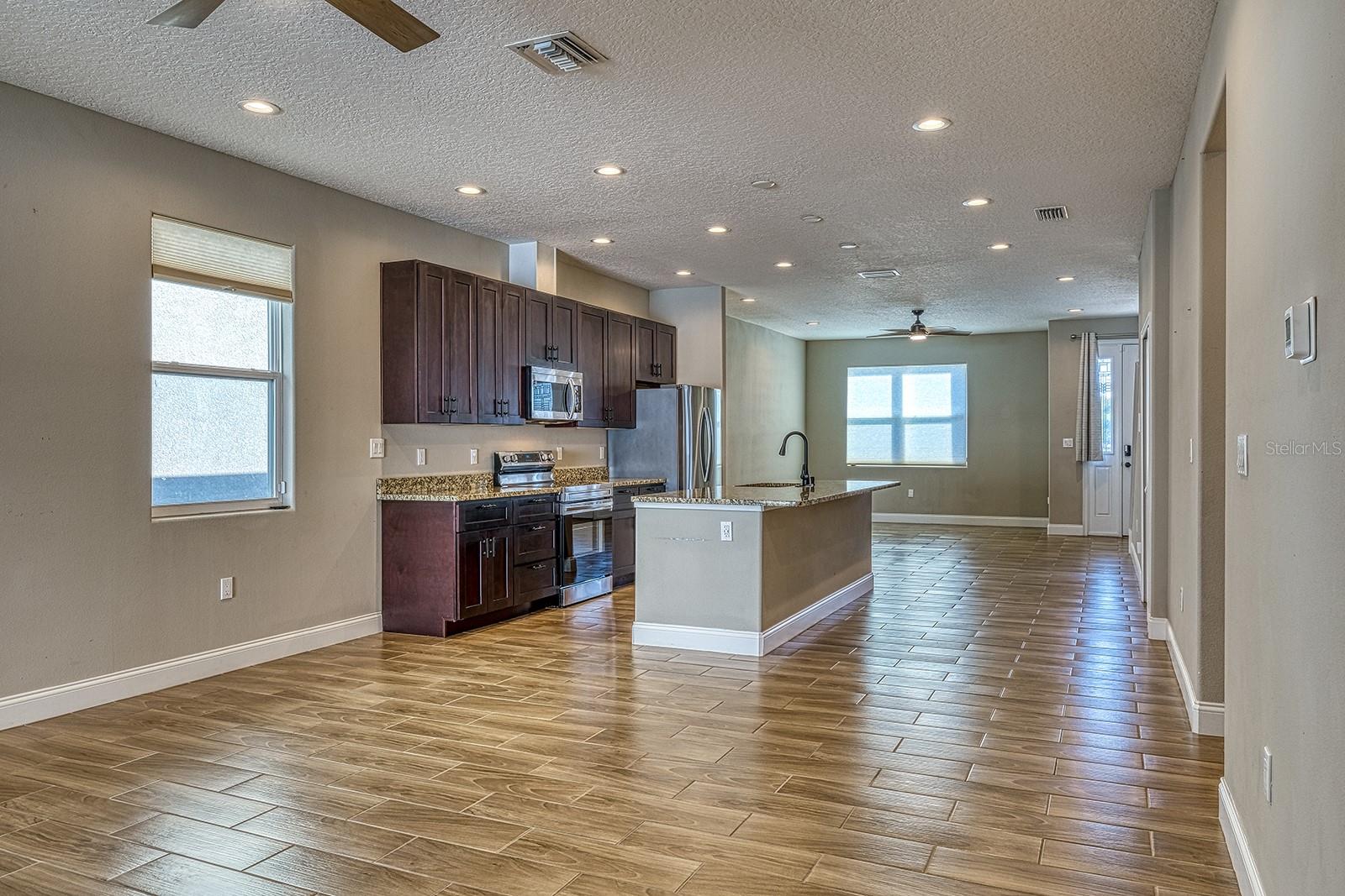 Image 27 of 54 For 6592 Taxiway Circle