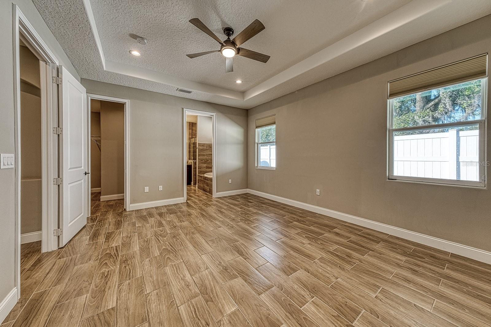 Image 29 of 54 For 6592 Taxiway Circle