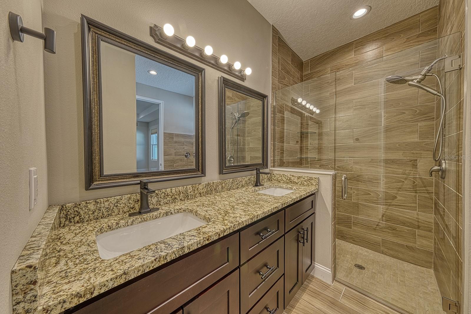 Image 31 of 54 For 6592 Taxiway Circle