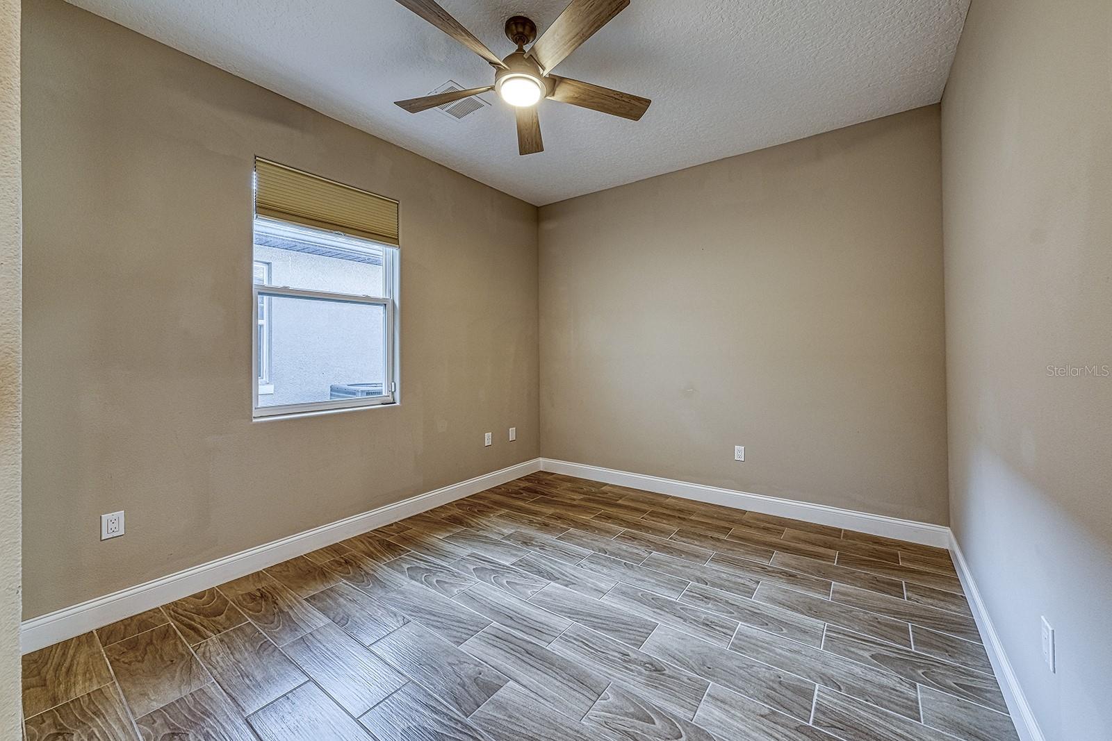 Image 35 of 54 For 6592 Taxiway Circle