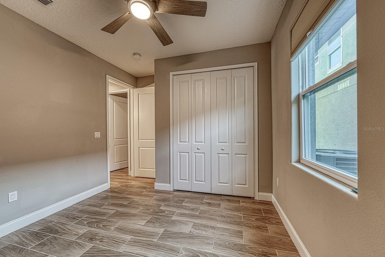 Image 36 of 54 For 6592 Taxiway Circle