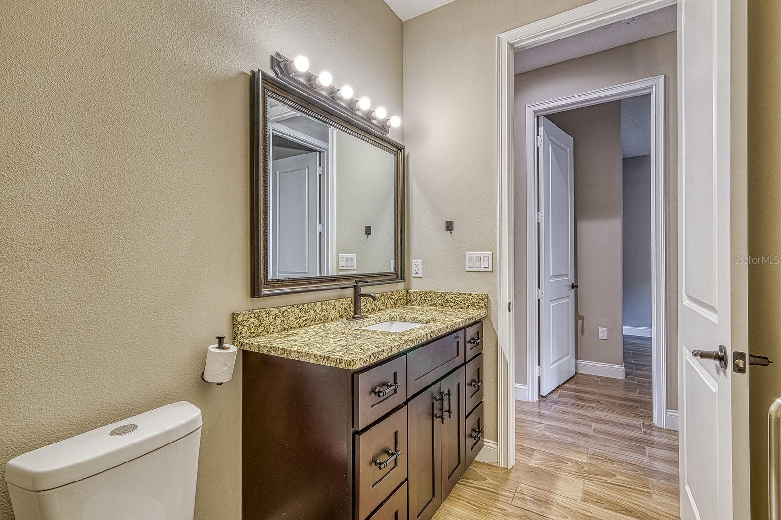 Image 38 of 54 For 6592 Taxiway Circle