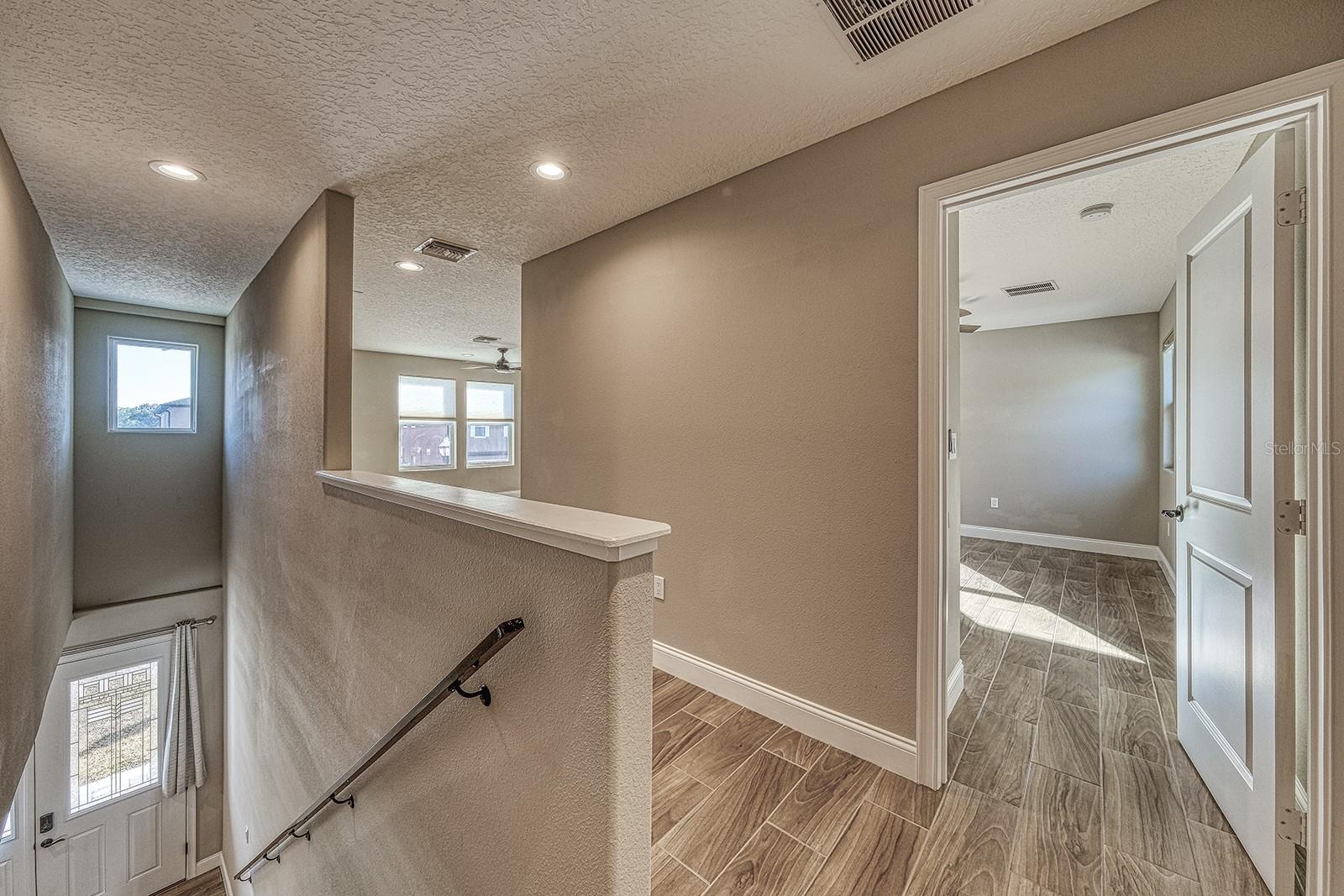 Image 40 of 54 For 6592 Taxiway Circle