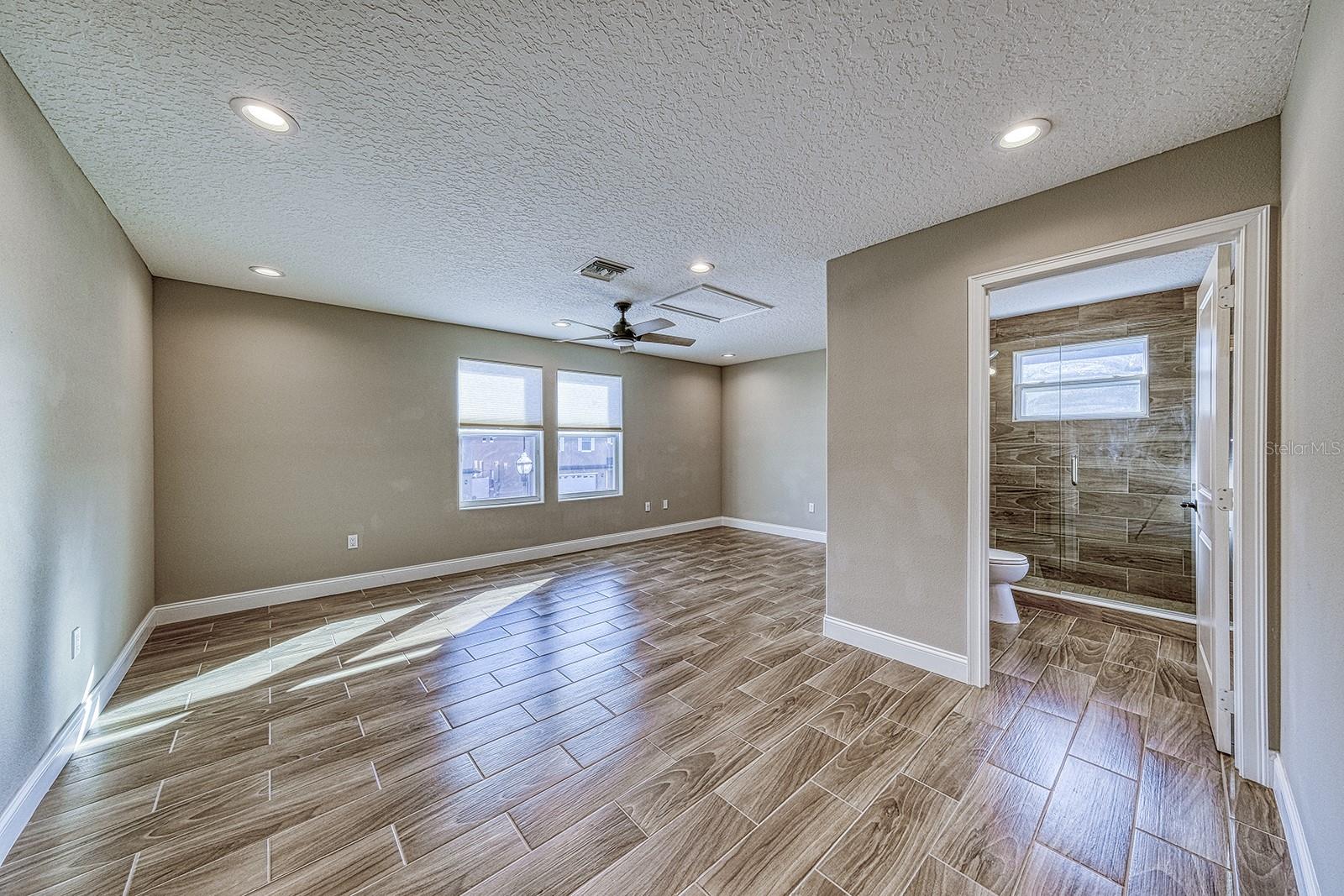 Image 41 of 54 For 6592 Taxiway Circle